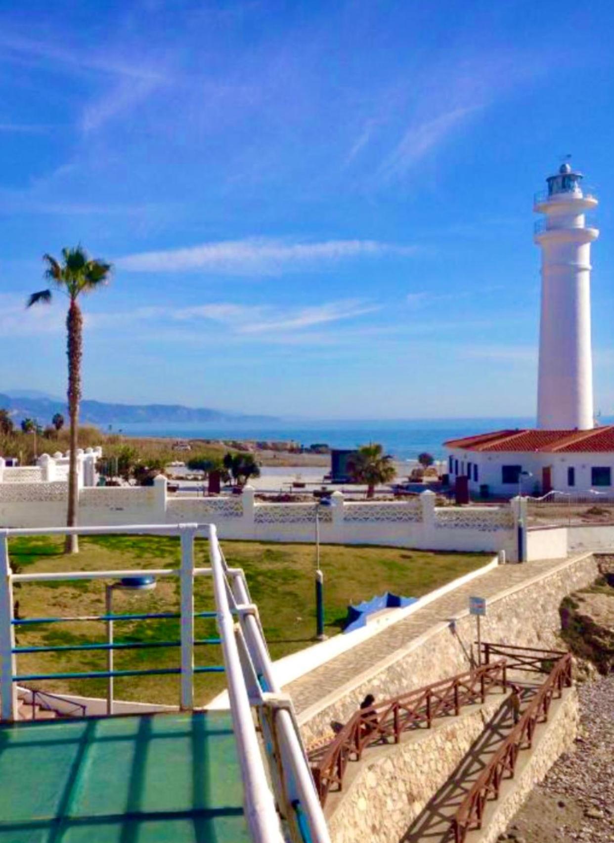 Spacious 1 Bedroom Apartment, Beach Front, Torrox Costa Exteriör bild