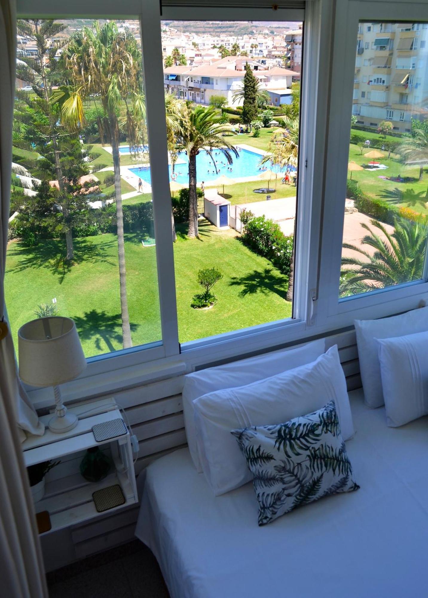 Spacious 1 Bedroom Apartment, Beach Front, Torrox Costa Exteriör bild