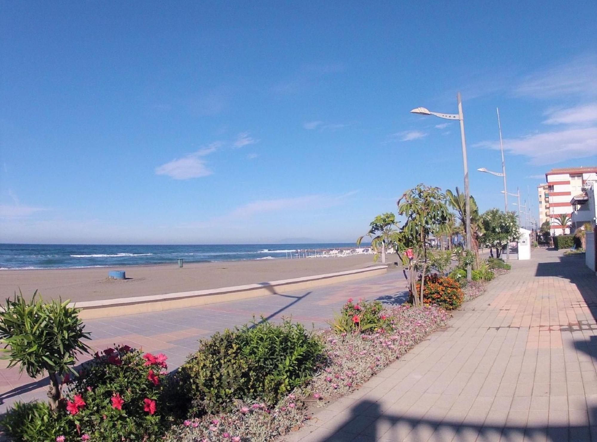 Spacious 1 Bedroom Apartment, Beach Front, Torrox Costa Exteriör bild