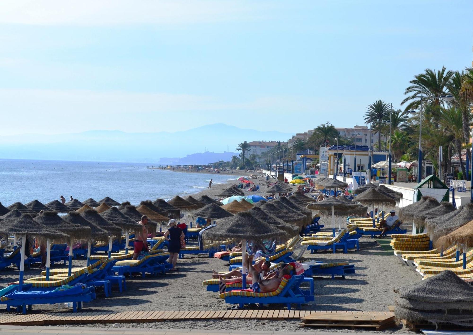 Spacious 1 Bedroom Apartment, Beach Front, Torrox Costa Exteriör bild