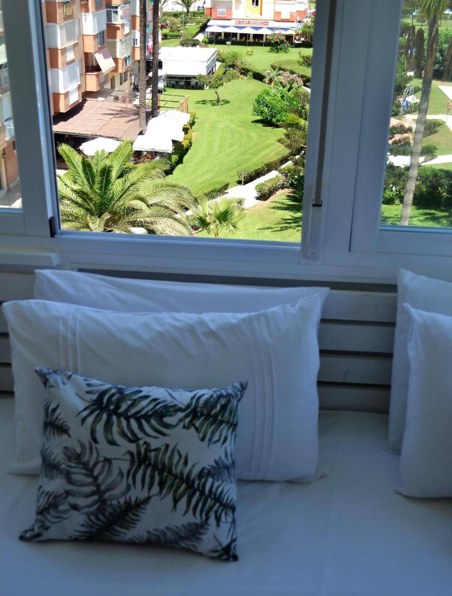Spacious 1 Bedroom Apartment, Beach Front, Torrox Costa Exteriör bild