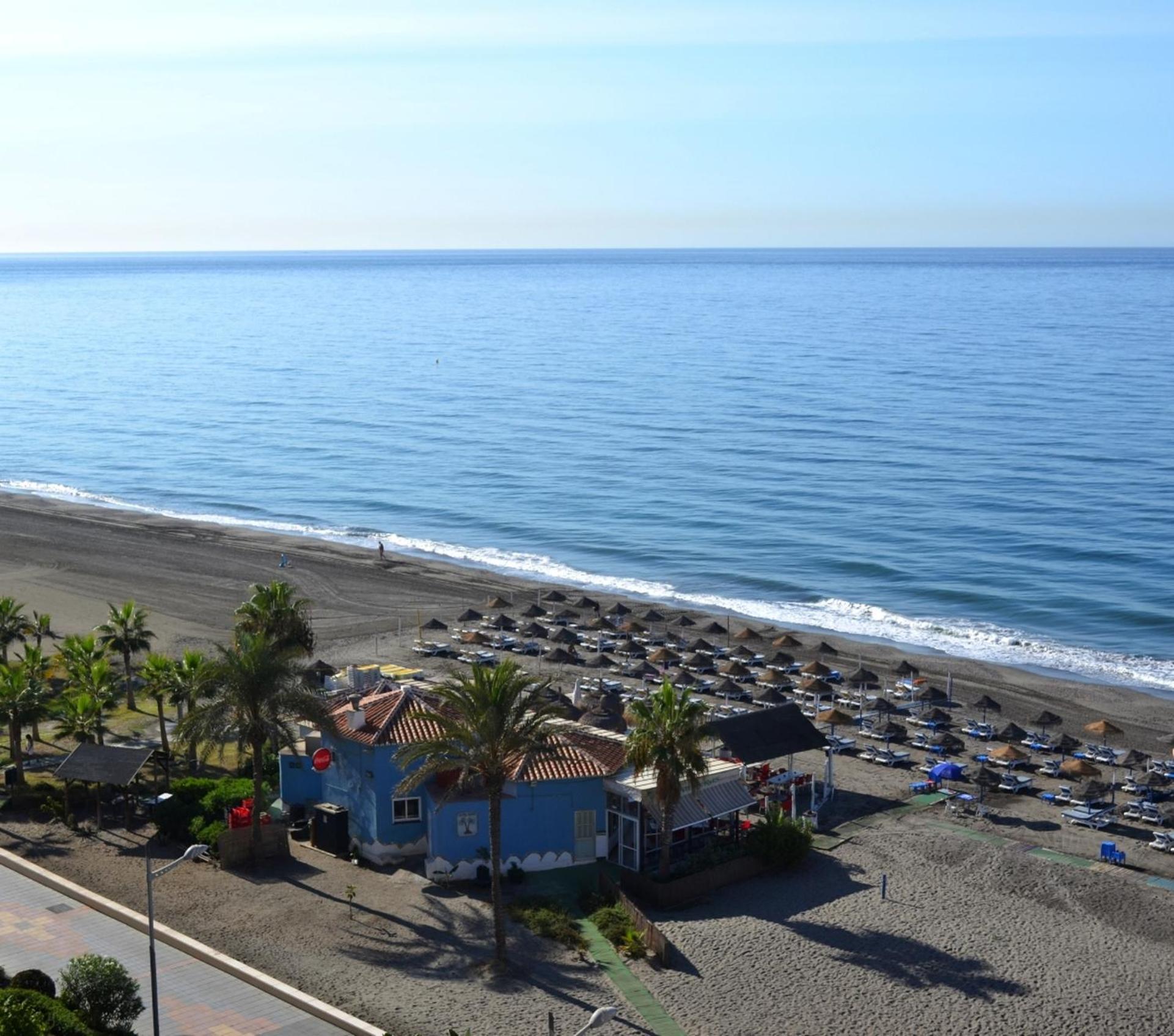 Spacious 1 Bedroom Apartment, Beach Front, Torrox Costa Exteriör bild